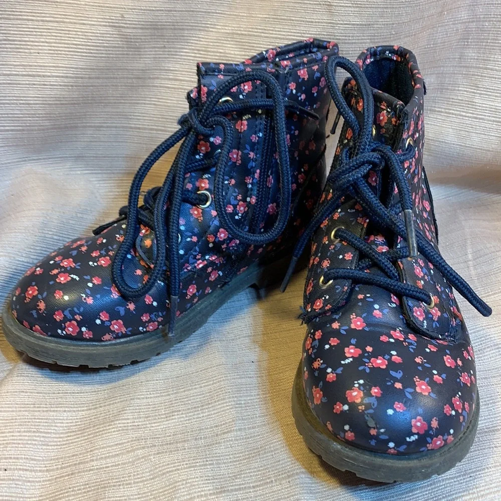 OshKosh B’gosh ankle booties w/side zipper
